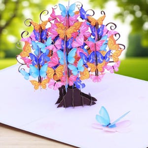 Tarjeta Pop-Up Árbol de Mariposas – Diseño 3D Colorido y Artesanal