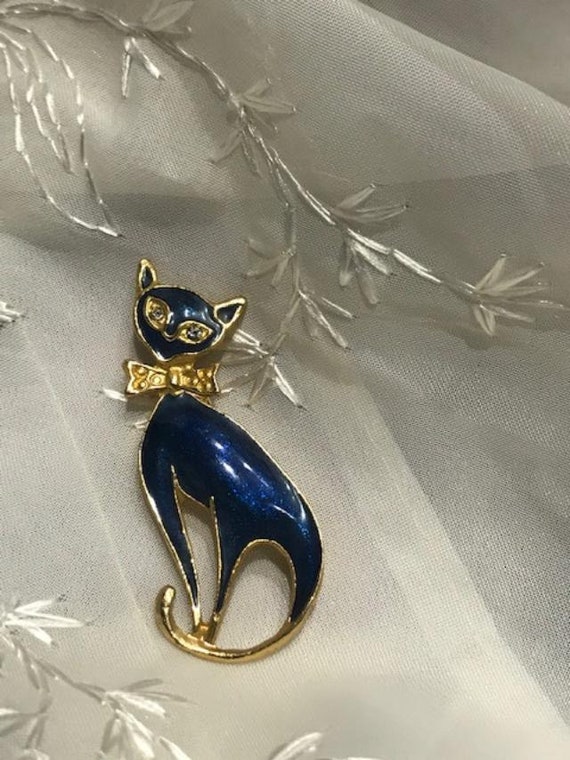 Blue enamel-style cat brooch