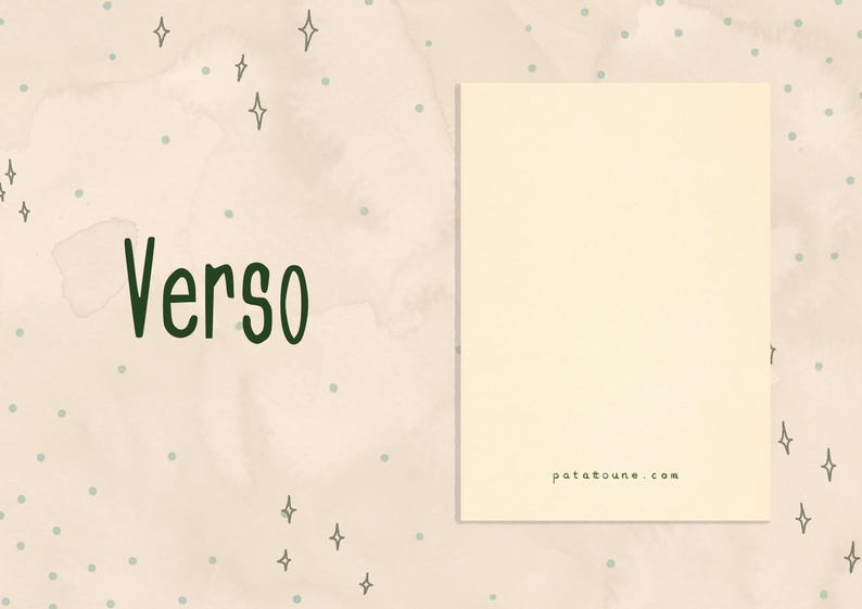 Pu&ograve; includere: Un biglietto color crema con la parola "Verso" in corsivo verde scuro. Lo sfondo &egrave; beige chiaro con lavaggi simili ad acquerelli e piccoli punti verdi. Il sito web patatoune.com &egrave; stampato sul biglietto.