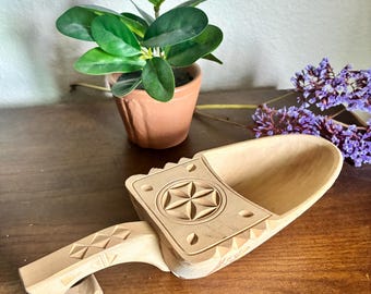 Vintage Carved Nordic Wood Scoop, Wooden Scoop, Wood Whittle