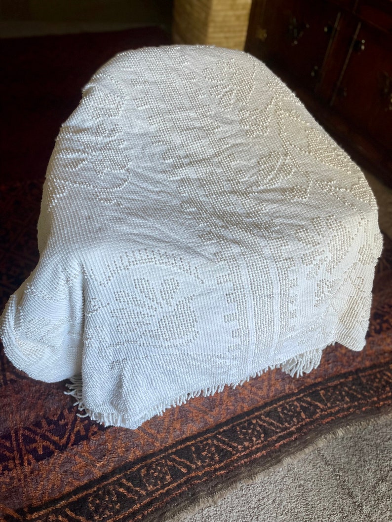 Vintage Floral Chenille Blanket, King Size Chenille Bedspread, White