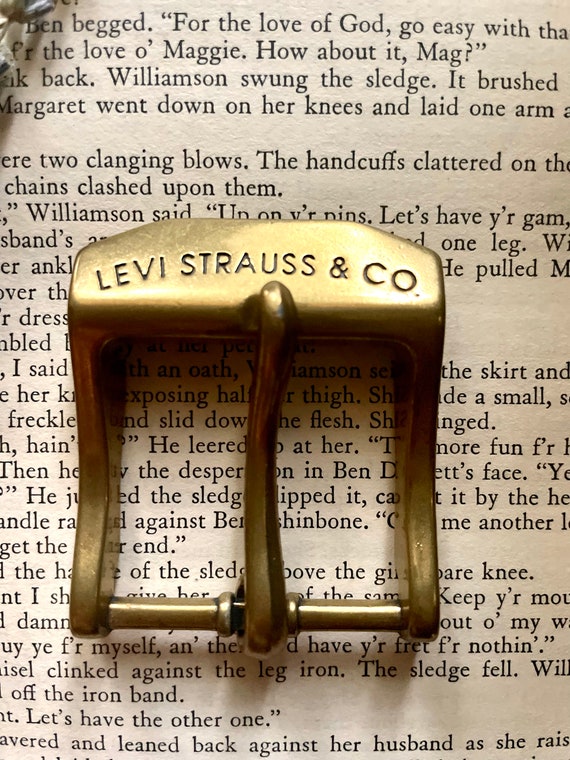 levis belt buckle