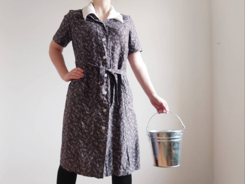 Soviet costume party Retro black and white women/'s smock Russian USSR milkmaid Wrapper with white neckband Vintage grandmother/'s dress