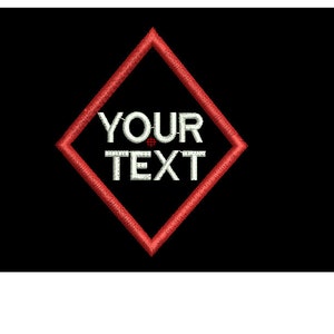 Könnte beinhalten: Eine rote Raute mit weißem Text, der "YOUR TEXT" auf schwarzem Hintergrund lautet.