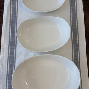 Vita skålar med vågig kant | Set om 3 | Moderna, lantlig minimalistiska serveringsskålar