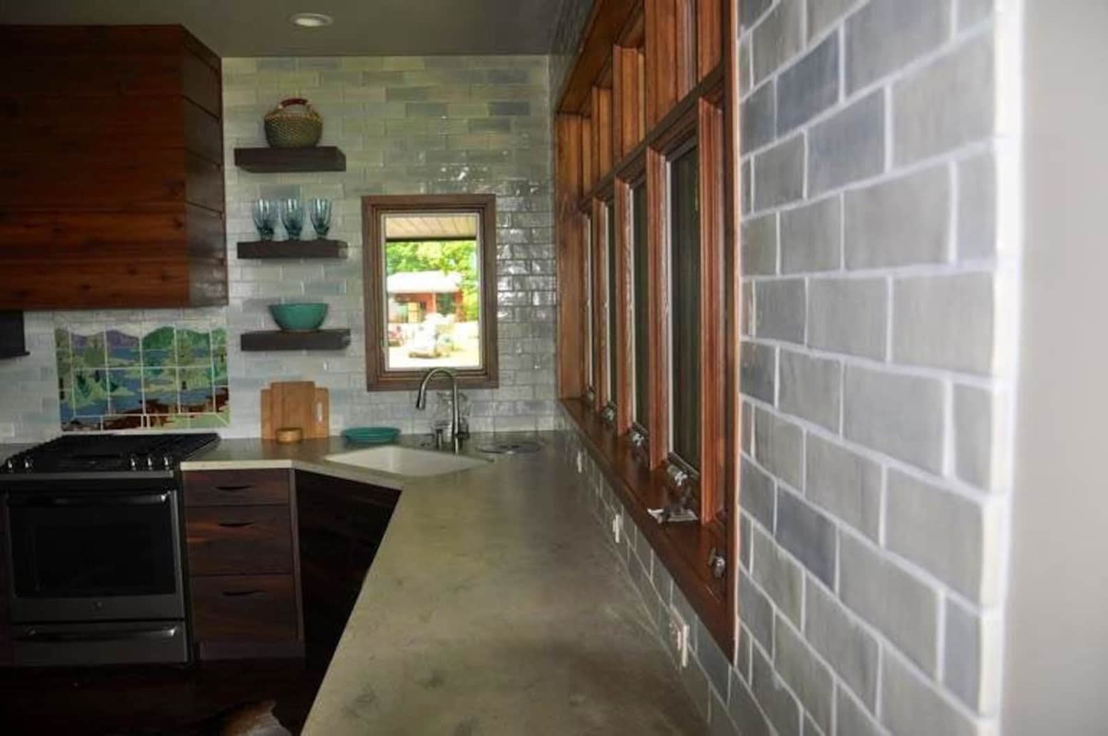 ceramic field tile backsplash