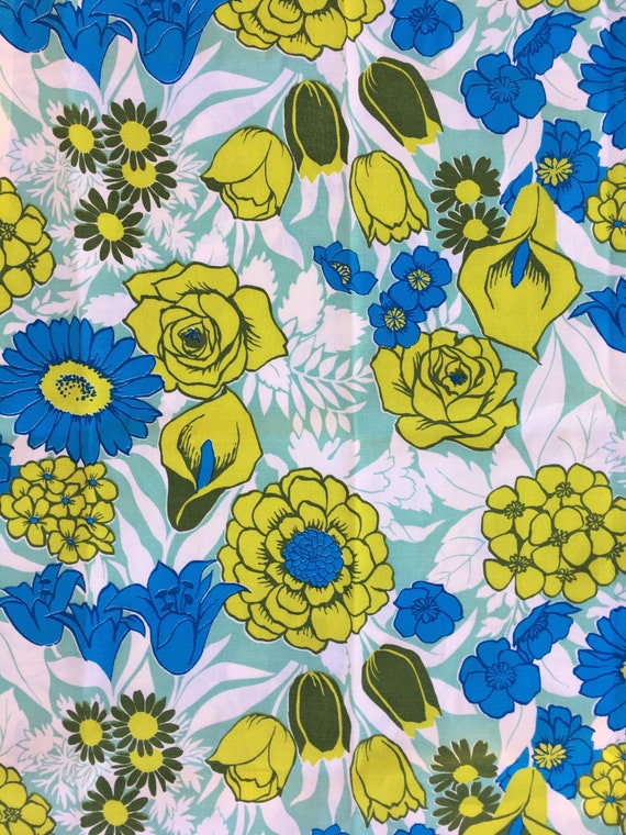 Vintage 1 yard x 62” poly blend outdoor Mod blue floral print fabric