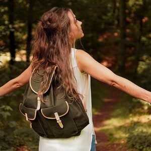 Retro-Rucksack für Damen und Herren | Farbvariante Grün und Schwarz | 3 Größen | 70er - Jahre - Design | Baumwollrucksack mit Lederriemen