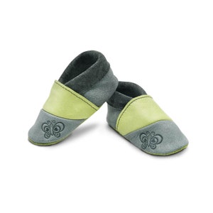 Barefoot shoes for boys and girls | First-walking shoes made of eco-leather | Crawling shoes with butterfly | Baby shoes in sizes 16 to 25