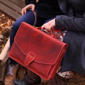 Kleine Aktentasche als Ledertasche Unisex | Braun und Rot | Vintage Businesstasche mit 3 Fächern | Verstellbarer Schultergurt und Griff