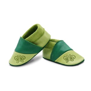 Barefoot shoes for boys and girls | First-walking shoes made of eco-leather | Crawling shoes with butterfly | Baby shoes in sizes 16 to 25