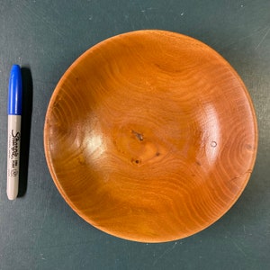7 3/8&quot; mulberry bowl, glossy lacquer, for salad or snacks at a party.