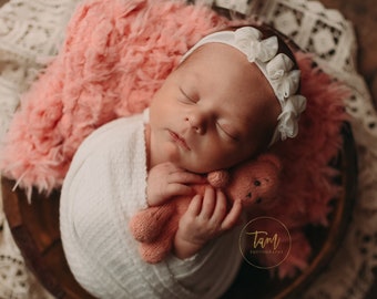 RTS Raspberry Pink Faux Flokati Fur / Recién nacido Foto Prop / Basket Bowl Stuffer / Fur Prop / Piel lujosamente suave / Piel de felpa / Capa de utilería