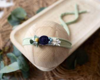 RTS Dainty Meadow Green Navy Rosette Tiebacks / Diadema con lazo de flores simples para recién nacidas / Accesorio fotográfico para recién nacidos