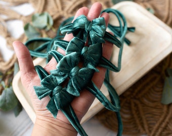 RTS Emerald Green Velvet Bow Newborn Tieback / Jewel Tone Festive Velvet Bow Tieback / Simple Bow Baby Headband / Sitter Photography Prop