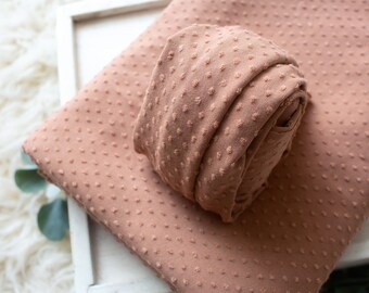 Colección Cora / Fondo de puf color tostado / Tela neutra para posar recién nacidos / Fondo para recién nacidos / Tela texturizada para posar / Accesorio para fotografía