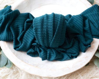 RTS Teal Newborn Textured Knit Wrap | Adereço elástico para bebê | Adereço de malha waffle desfiado | Teal Wrap | Adereço para sessão de fotos para recém-nascido