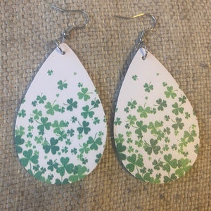 Orecchini a quadrifoglio. Regalo di anniversario, compleanno, San Patrizio. Orecchini a quadrifoglio verde - Italia