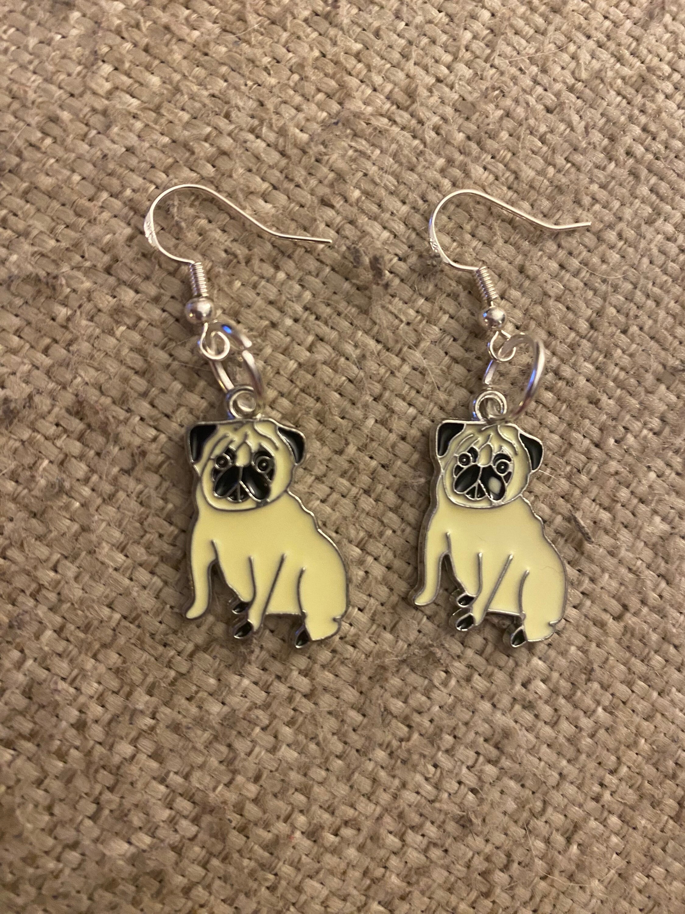 50 Boucles D'oreilles En Bois Vierges – Formes Pattes De Tigre, Chien, Chiot, Impressions