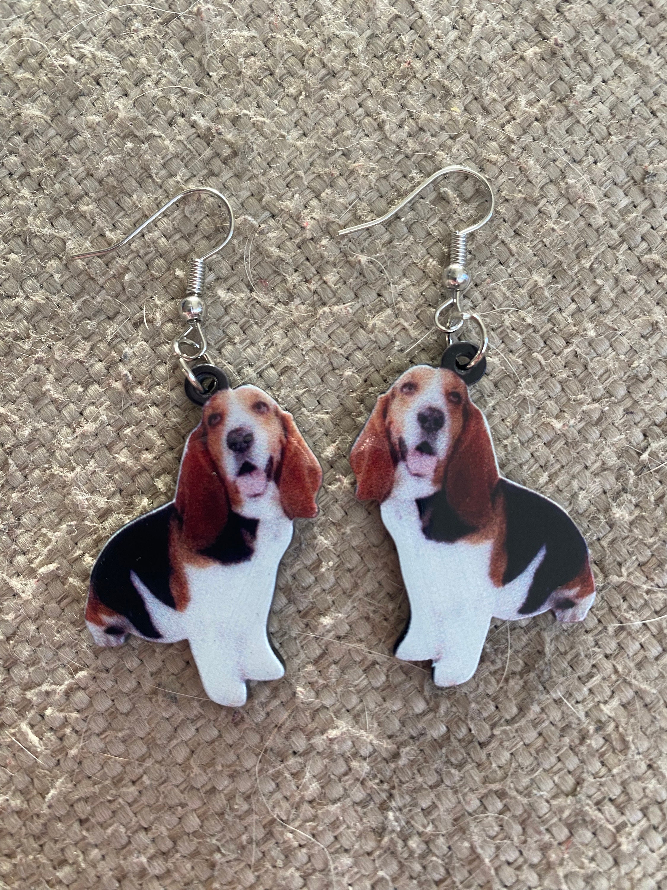 Basset hound earrings basset dog basset hounds basset hound dog mom dog mom gift gift idea acrylic earrings basset hounds