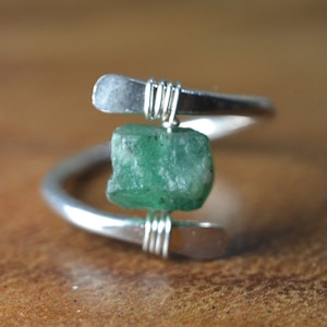 Raw Emerald Crystal Ring in Sterling Silver, 14k Gold // Zambian Emerald Ring // Bohochic Ring // May Birthstone // Healing Crystal Ring
