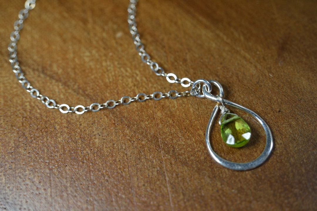 Collar Peridot Infinity en Plata de Ley // Collar Peridot Briolette