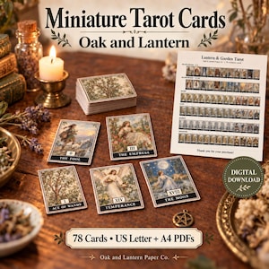 Può includere: Un set di carte dei tarocchi in miniatura intitolato Oak and Lantern, composto da 78 carte con scene illustrate. L'insieme include un mazzo, carte singole come The Fool e The Empress, e un foglio di riferimento. Testo: "78 Cards • US Letter + A4 PDFs".