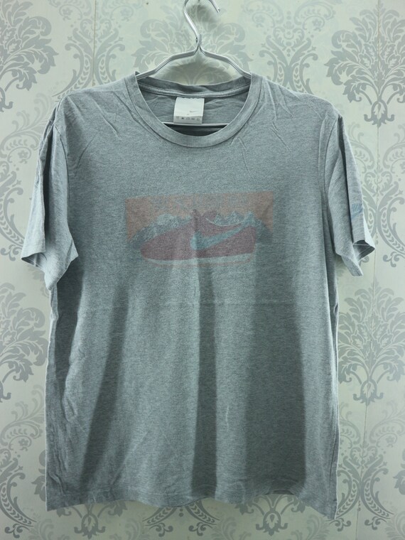 tees nike