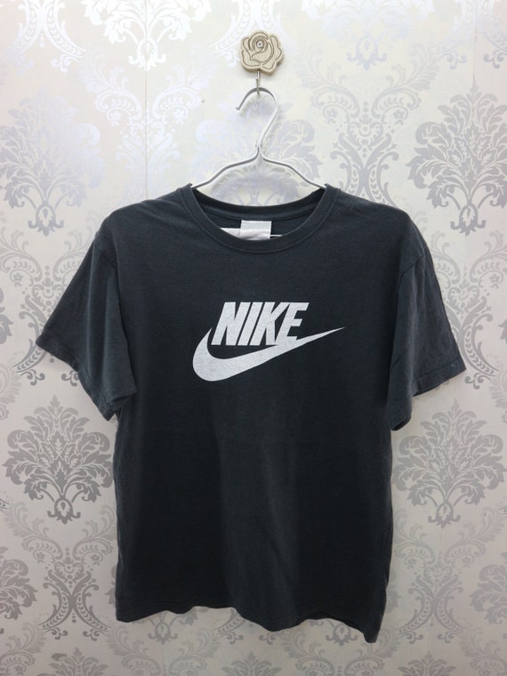 nike t shirt big logo