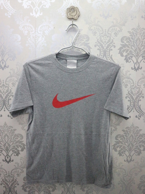 nike shirt big logo