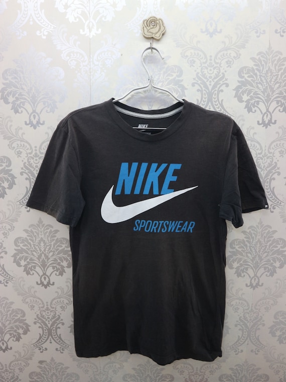 t shirt nike logo