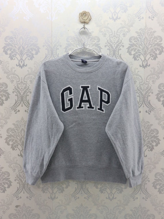 grey gap sweatshirt