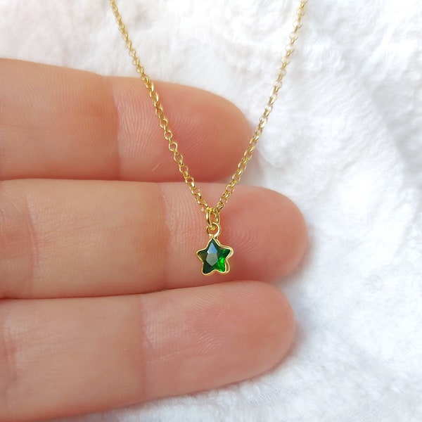 Goud gevulde smaragdgroene ster ketting, groene smaragdgroene ster charme ketting, kleine hanger ketting, sierlijke charme ketting, cadeau voor haar, geboortesteen