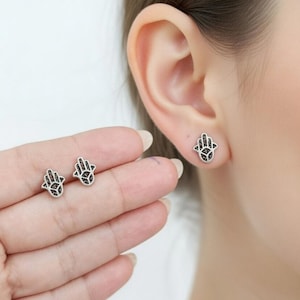 Hamsa Hand sterlingsilver örhängen, Eleganta enkla små Hamsa smycken, Meditation Yoga gåvor