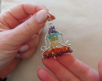 Colgante de chakras en plata de ley: joyería artesanal