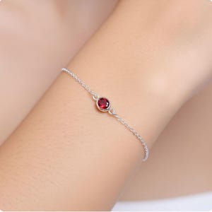 Rubin Armband, Sterling Silber 925 zierliches einfaches Armband, roter Schmuck, Geburtsstein Geschenke