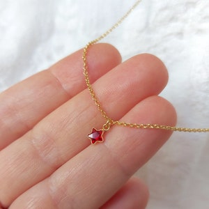 Collar de estrella roja rubí bañado en oro, collar con dije de estrella de piedra preciosa roja, collar con colgante pequeño, collar con dije pequeño, regalo para mujer, dama de honor