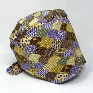 Kein Zoll (US/CA) - Wellenmuster: Braun *Gold Metallic Print* - Blümen Pixie - MimiScrubHats