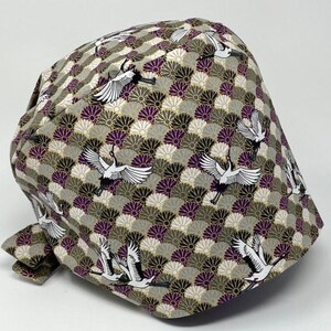 No Tararf (US / CA) - Wellenmuster mit Kranichen - Olive *Gold Metallic Print* - Floral Pixie - Damen/Herren Scrub Cap/ Hut