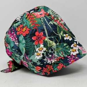 No Tariff (US/CA) - Scrub Cap - Lush Rainforest - Floral Pixie Pear Blossom  Women - MimiScrubHats