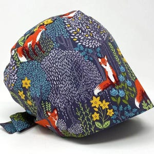 No Tariff (US/CA) - Scrub Cap - Fox in Woods - Ash (Grey) - Pixie - MimiScrubHats