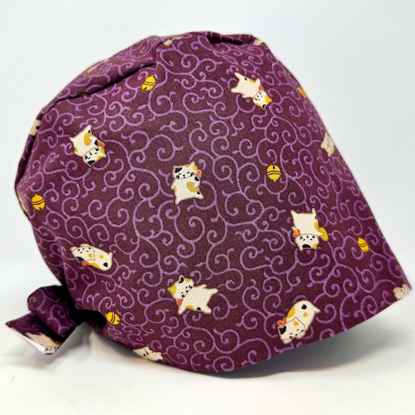 Sin aranceles (EE. UU./CA) - Gorro quirúrgico - Gatos kawaii sobre berenjena - MimiScrubHats
