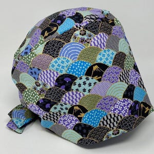 Kein Zoll (US / CA) - welliges Muster: Blau - *Gold Metallic Print* - Floral Pixie - Damen/Herren Scrub Cap Sur