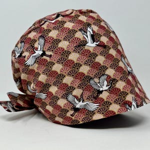 No Tararf (US / CA) - Wellenmuster mit Kranichen - Pink *Gold Metallic Print* - Floral Pixie - Damen/Herren Scrub Cap/ Hut