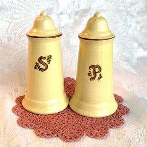 Vintage Pfaltzgraff Village Salt Pepper Shakers