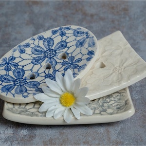 Daisy Embossed Ceramic Soap Dish