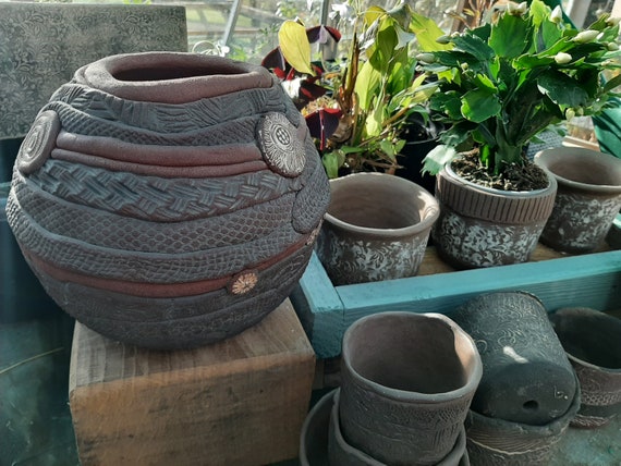 Black & Red Stoneware Garden Pot, with white embossing