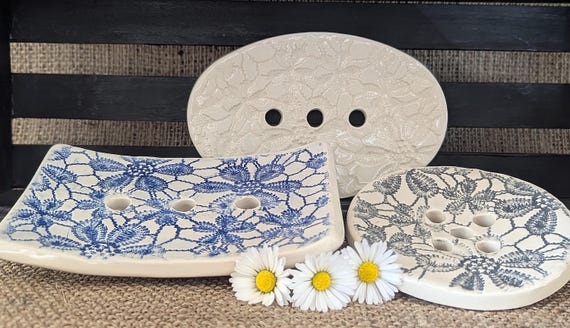 Daisy Embossed Ceramic Soap Dish