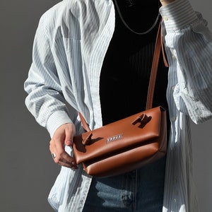 Umhängetasche aus Öko-Leder, kleine benutzerdefinierte Taschen für Frauen, Veganes Leder Crossbody-Tasche, Damen Messenger-Tasche, Schulter-Einkaufstasche aus Leder
