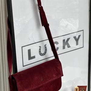 Wildleder Crossbody Tasche Damen, kleine Wildleder Clutch wie Damen Geschenk, ästhetische Wildledertasche für Damen, Burgunder Wildleder Crossbody Tasche, braune Wildledertasche